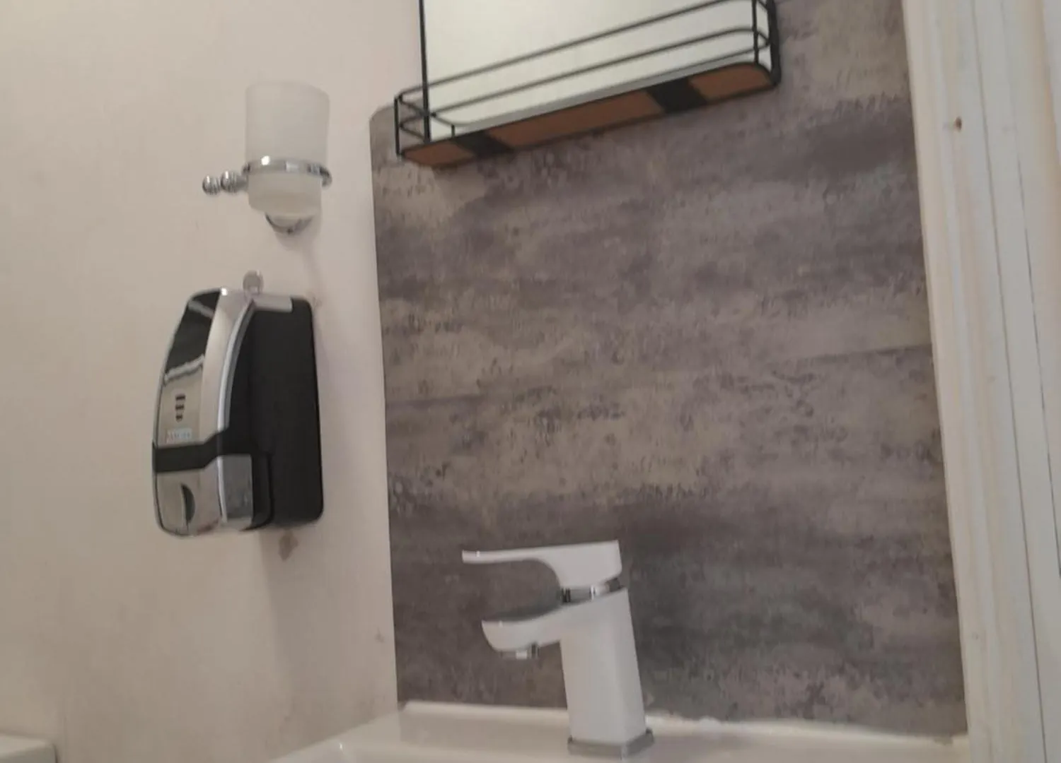 Ensuite Basic Room Budget Sketty 5 Swansea Homestay